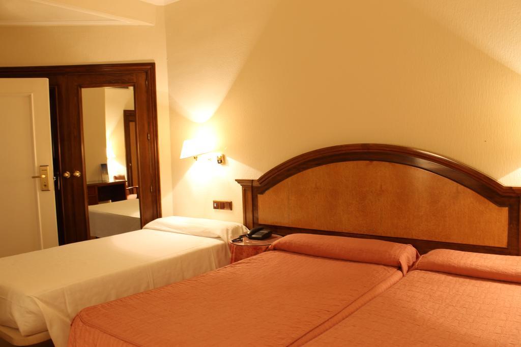 Hotel Monterrey Salamanca Room photo